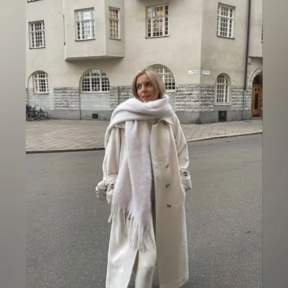 STEVE MADDEN Super-Soft Knit Muffler Chunky White Oversized Scarf - Picture 5 of 10